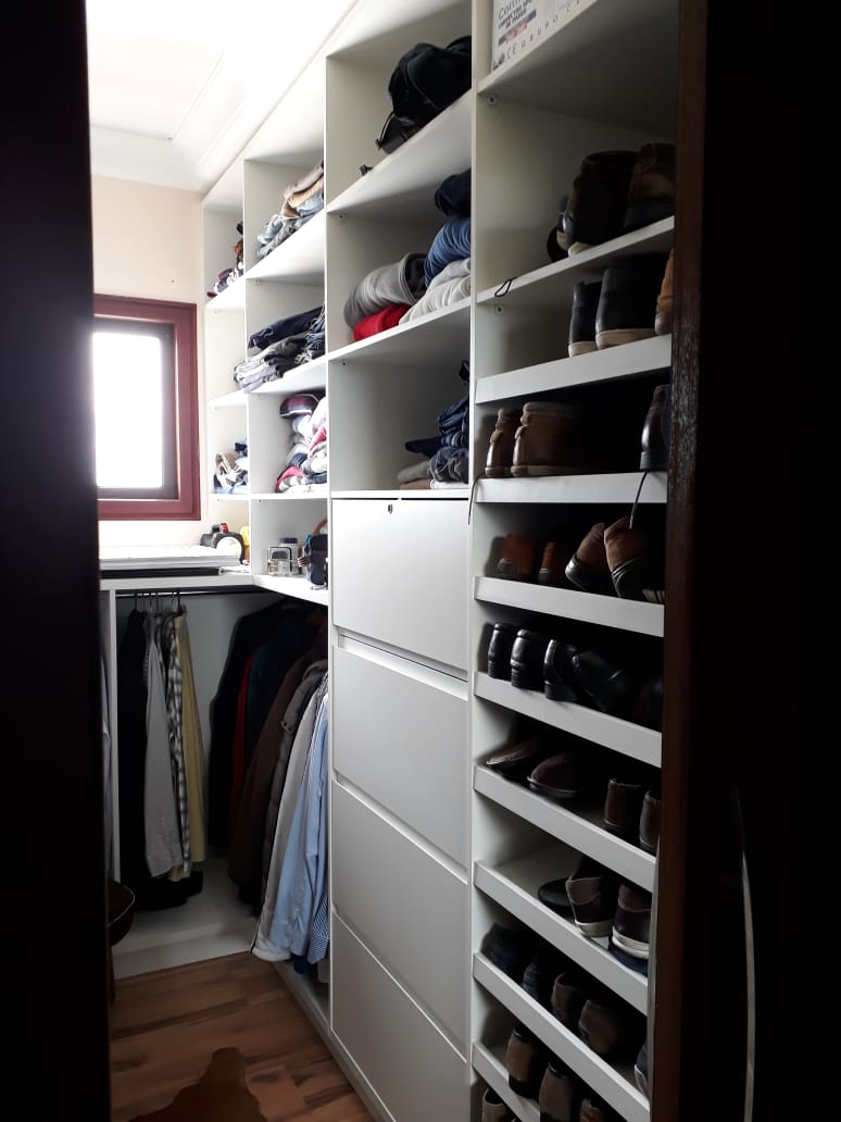 Closets são uma ótima opção para manter tudo organizado